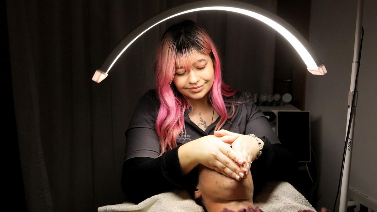 Marina Miralles, en el centro de belleza que gestiona