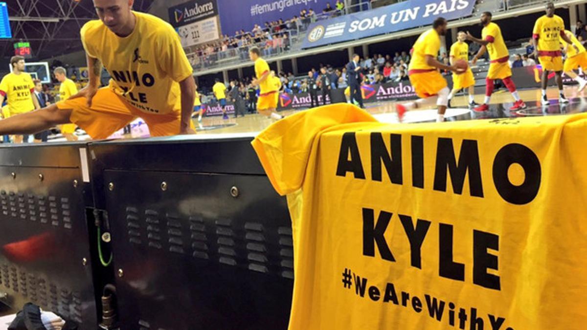 El Barça lució las camisetas de apoyo a Kyle Kuric