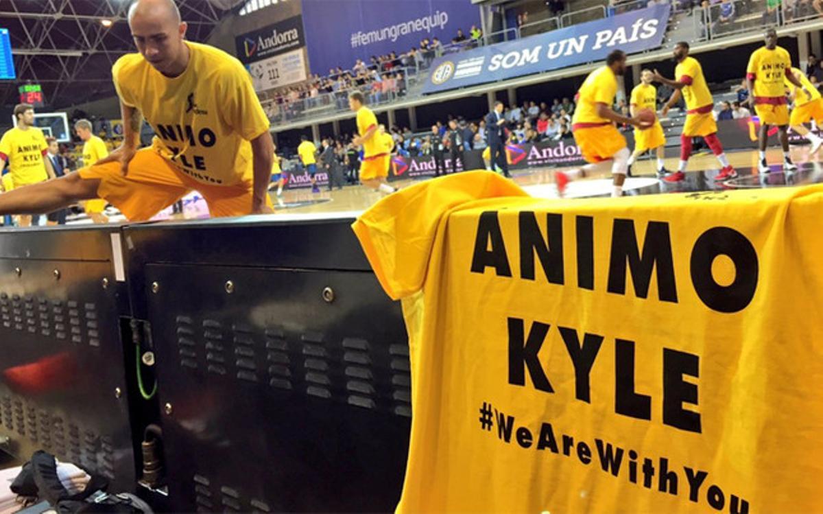 El Barça lució las camisetas de apoyo a Kyle Kuric