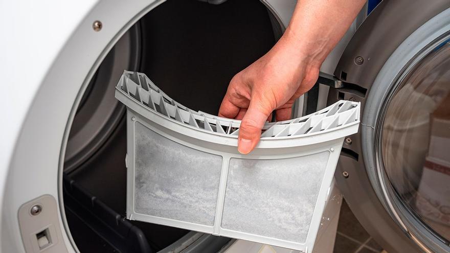 El sencillo truco para evitar que la ropa te encoja en la secadora