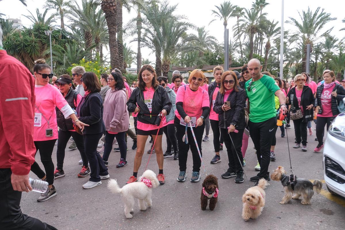Las mejores imágenes de la carrera y marcha contra el cáncer de mama en ...