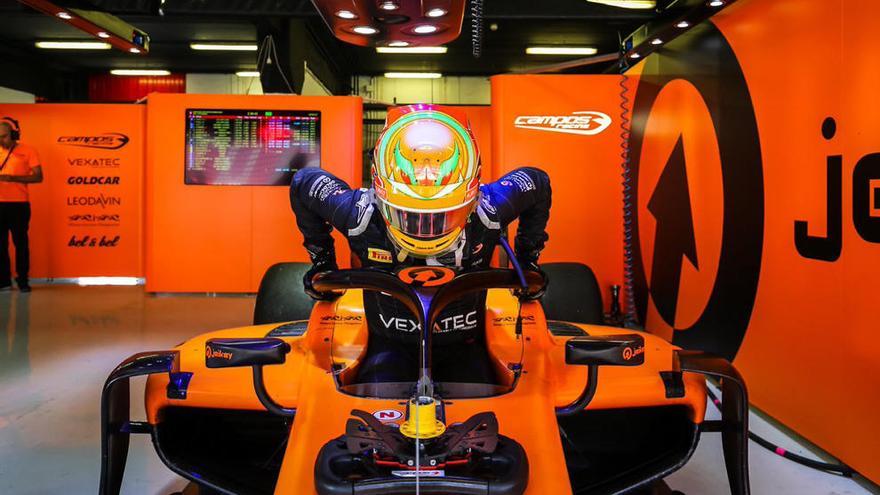 Roberto Merhi, en el monoplaza naranja del Campos Racing en Montmeló.