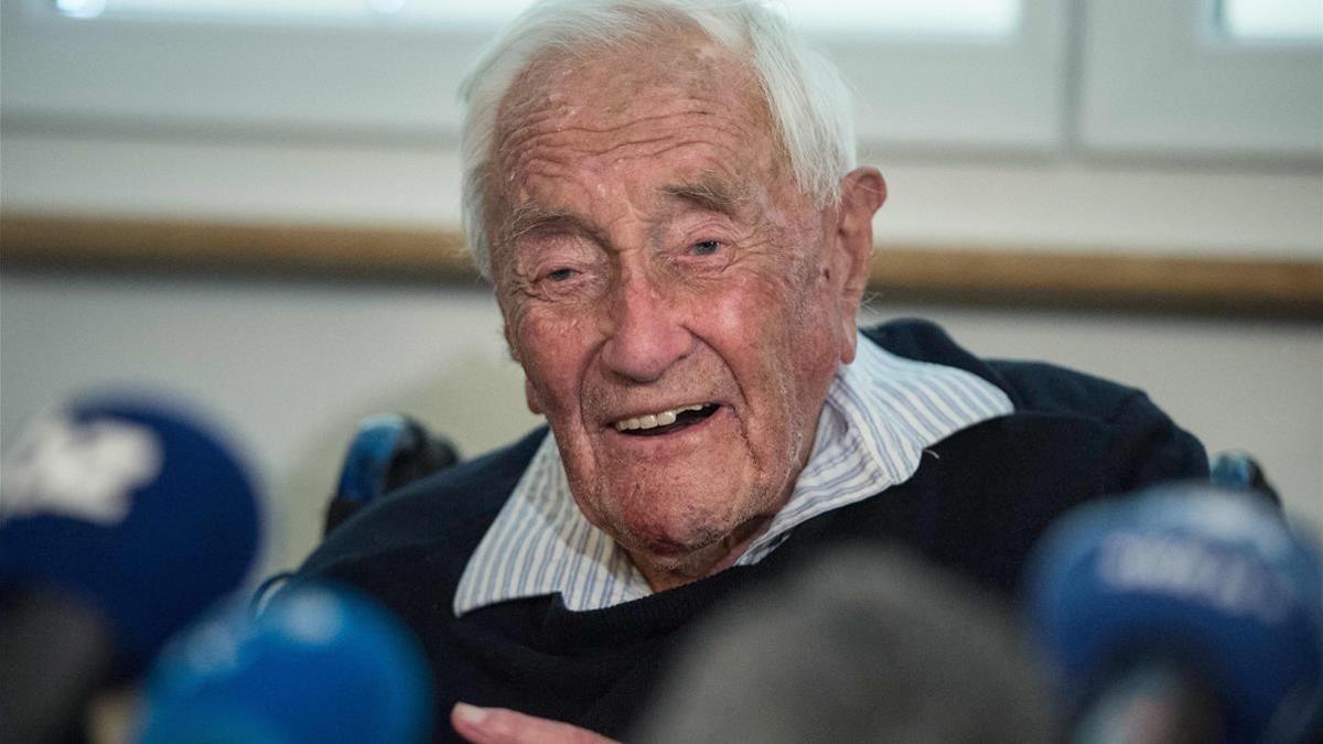 El científico australiano David Goodall, de 104 años, recibe la asistencia al suicidio en Suiza