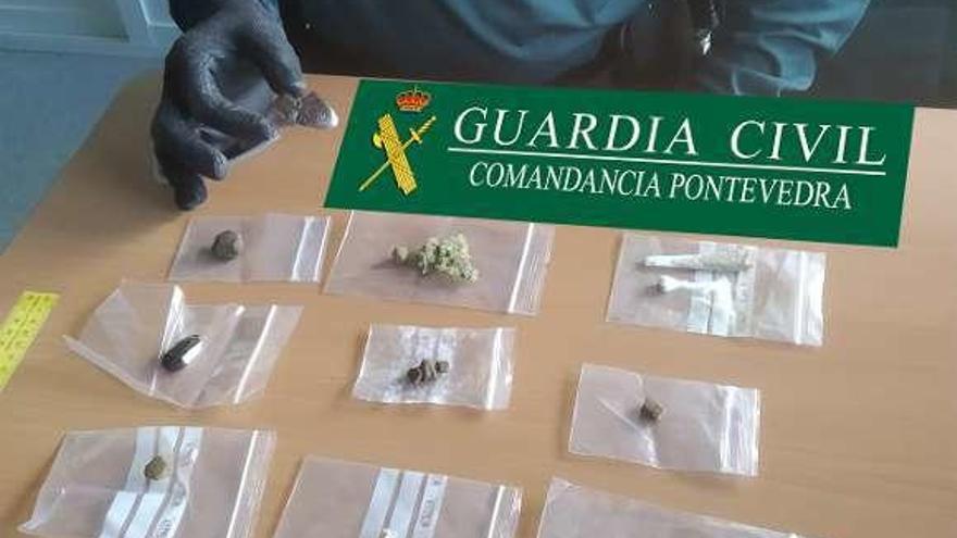 Parte del hachís y la marihuana incautada.