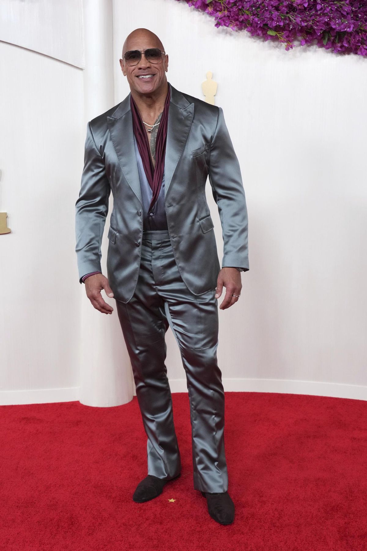 Dwayne Johnson en la alfombra roja de los Premios Oscar 2024.