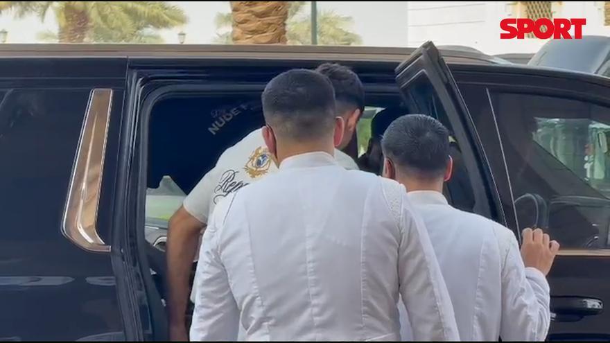 Los jugadores azulgranas aprovechan el día de descanso para hacer turismo por Jeddah.
