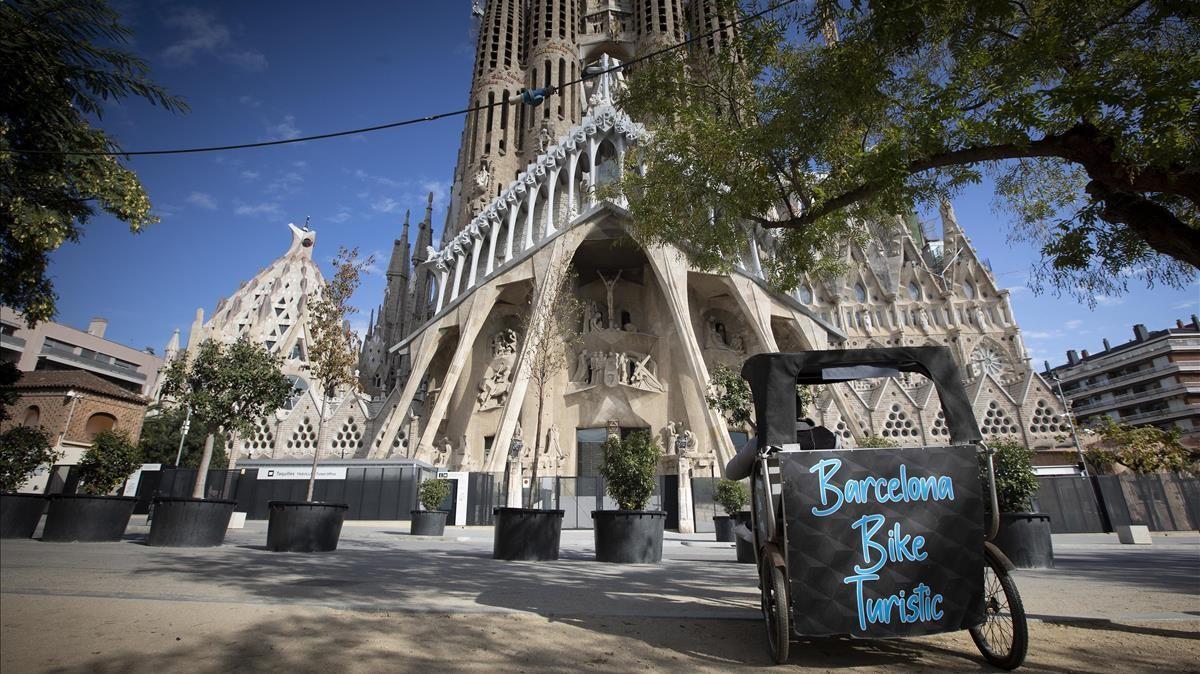 La llegada de turistas internacionales cayó en marzo un 75,5 %. En la foto, la Sagrada Família, en Barcelona, sin turistas.