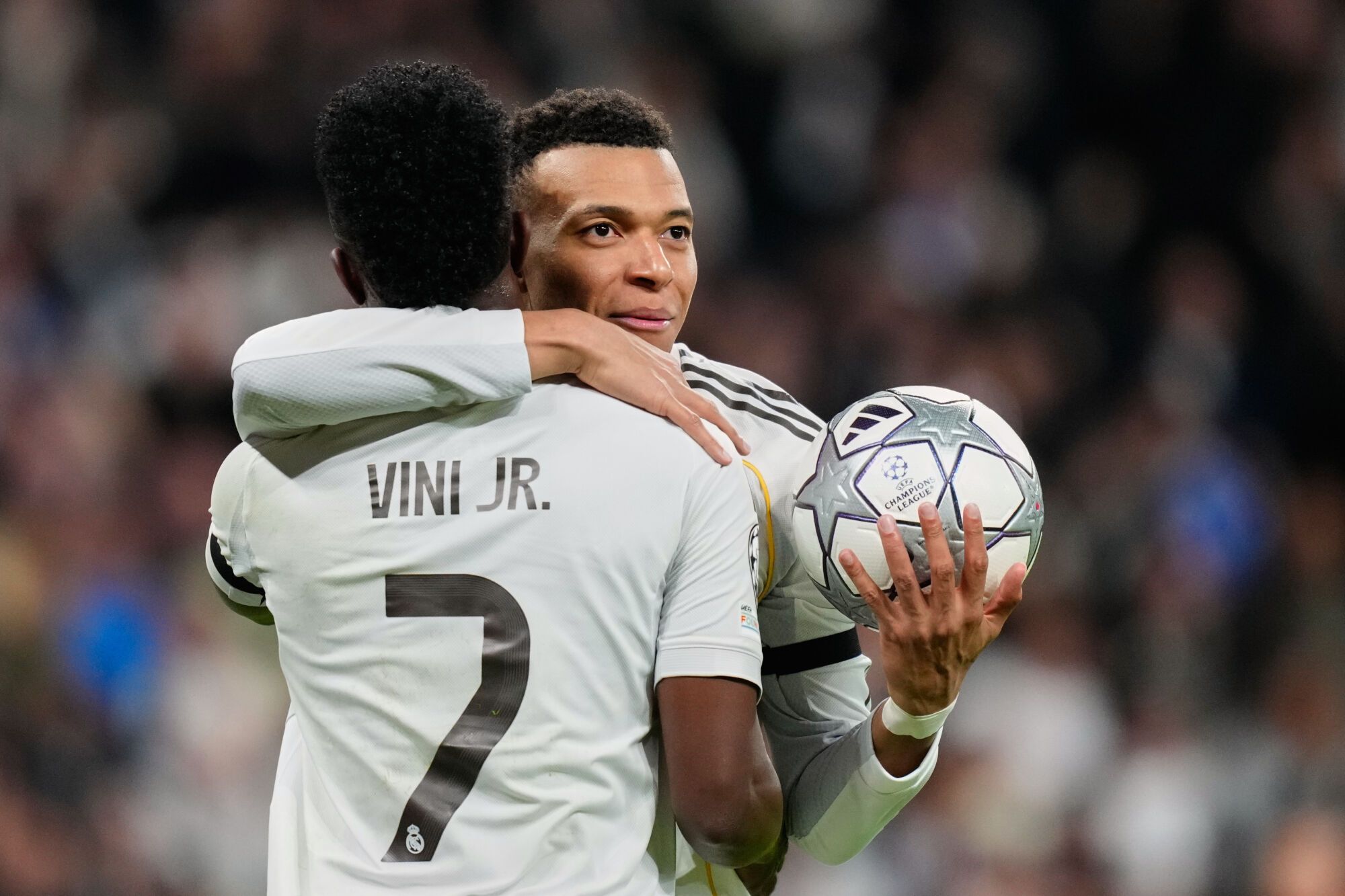 Real Madrid's Kylian Mbappe celebrates with Vinicius Junior his side's second goal during the Champions League opening phase soccer match between Real Madrid and Monaco in Madrid on Tuesday, Jan. 20, 2026. (AP Photo/Jose Breton). EDITORIAL USE ONLY / ONLY ITALY AND SPAIN
