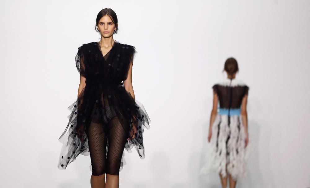Emilio de la Morena propone la mezcla de texturas en la London Fashion Week