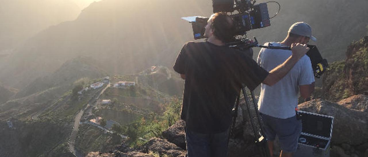 Parte del equipo cinematográfico que participó en el rodaje esta semana, en el pueblo de Acusa Verde, en Artenara.