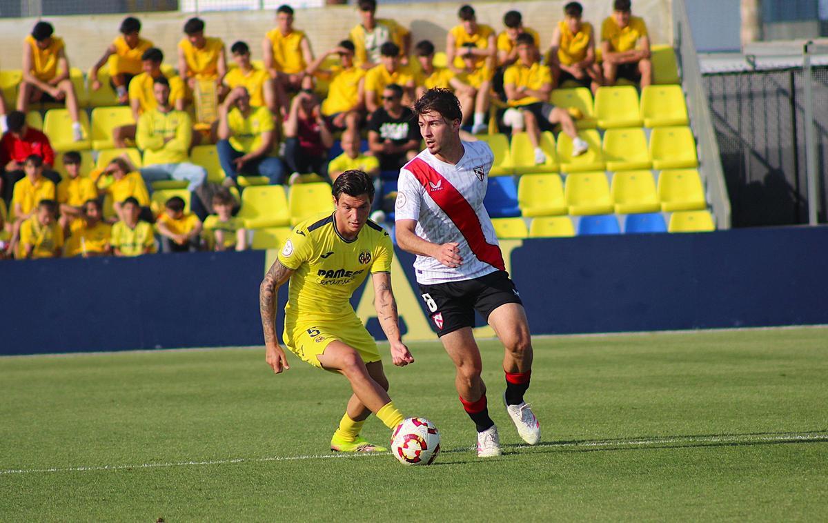 Buen partido de Arnau Solá, de lateral, pero siendo muy ofensivo.