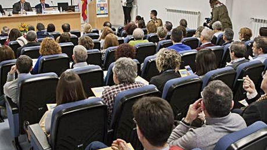 Público asistente a la inauguración de las jornadas de Formación Profesional en el CFIE.