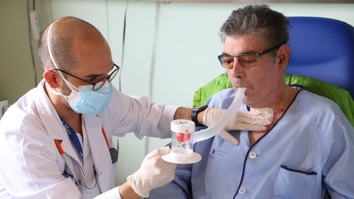 El paciente trasplantado, de 51 años, sigue ingresado en Vall d’Hebron.