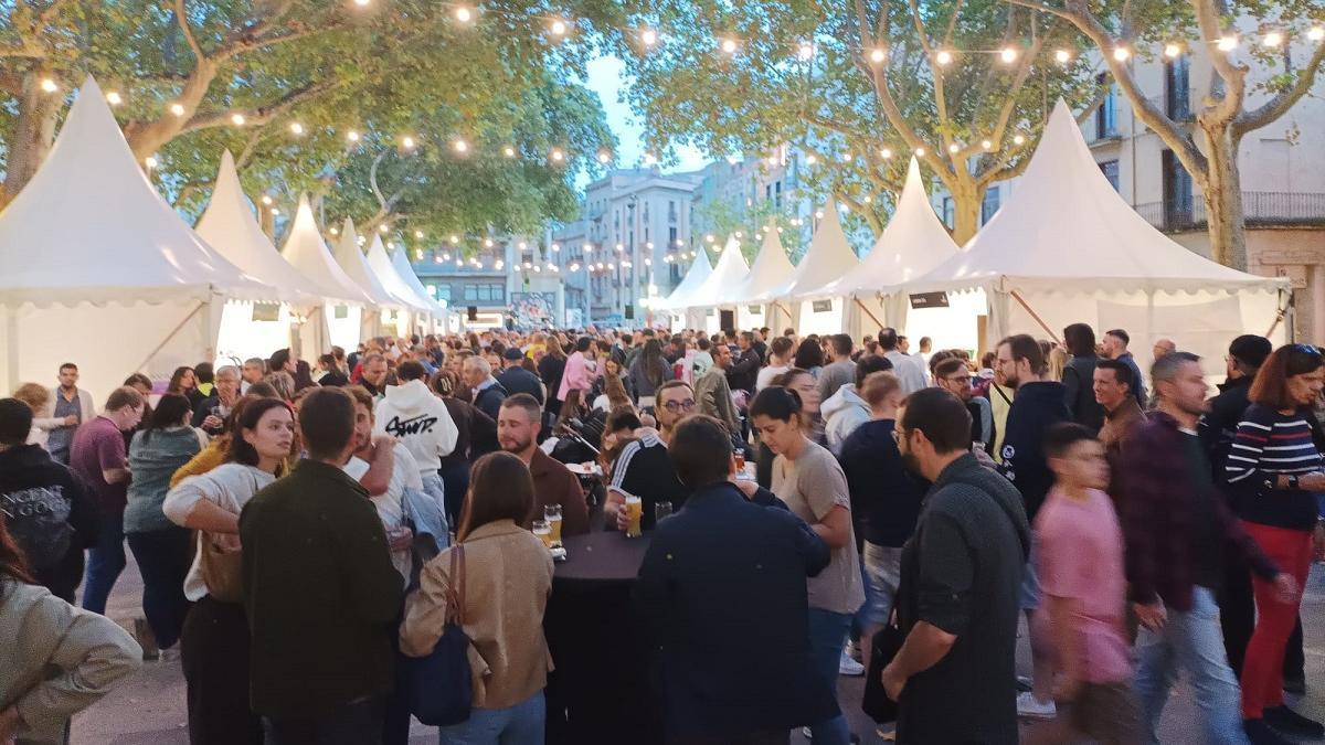 La Fira de la Cervesa Artesana porta 14 estands i una quarantena de varietats a la Rambla de Figueres