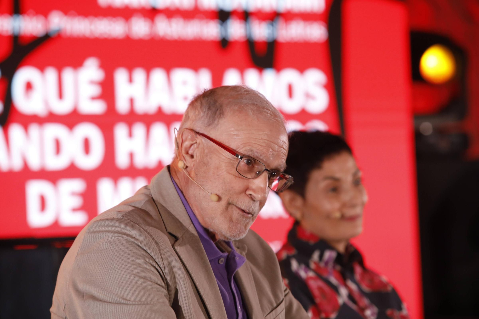 Mesa Redonda "¿De qué hablamos cuando hablamos de Murakami? Murakami en la orilla" en Edificio Tabacalera (Gijón)
