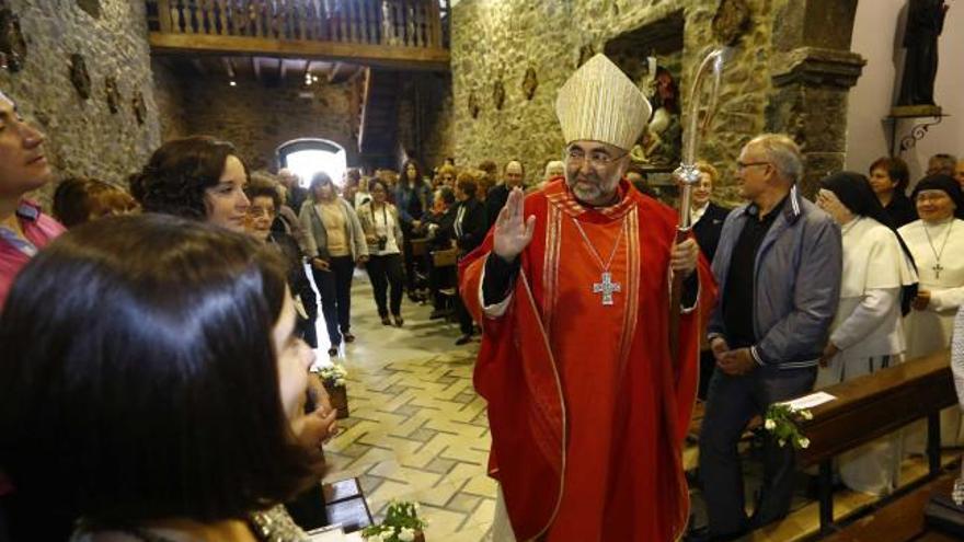 La parroquia de Santiago del Monte inaugura las  obras del templo por todo lo alto