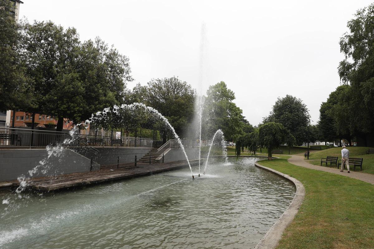 Las fuentes de Gijón renacen y los barrios lo agradecen: “Dan una imagen muy buena de la ciudad”