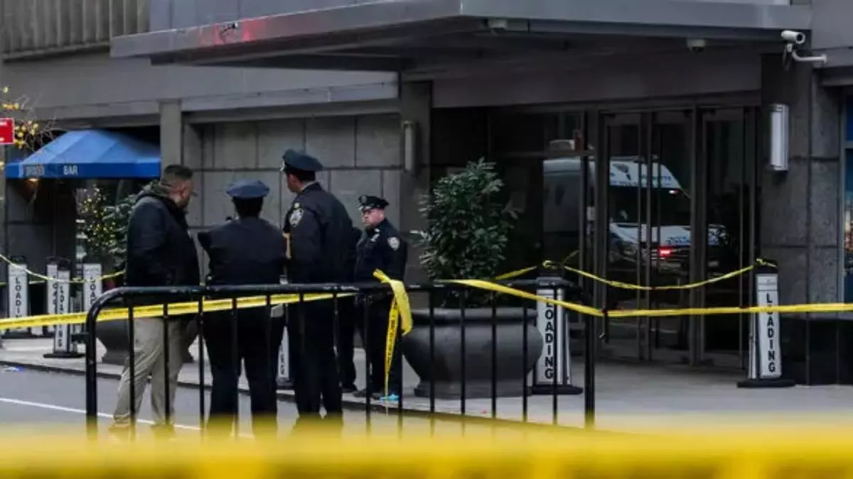 Detienen a una empleada en Nueva York por mandar fotos y 'nudes' a un menor de edad