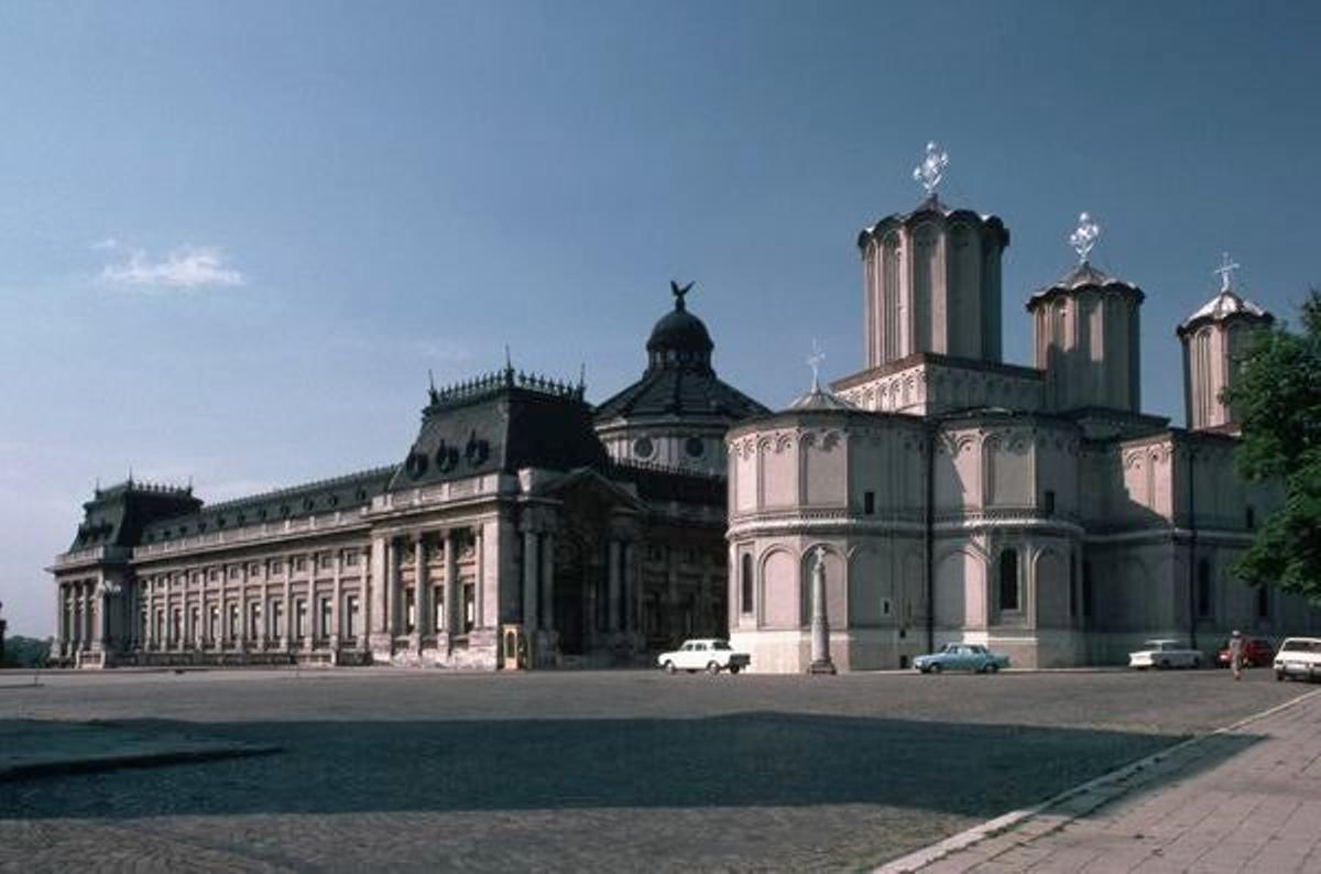La Catedral Patriarcal y el Palacio del Parlamento.