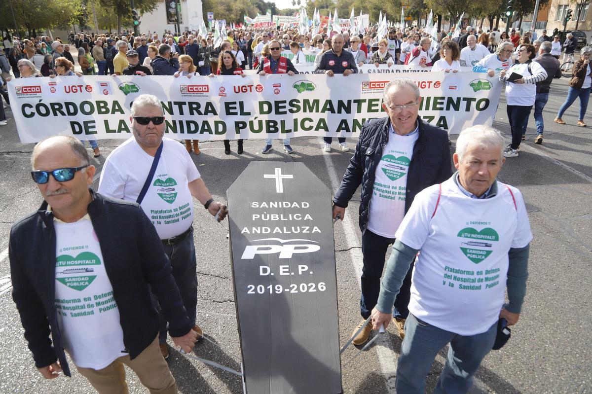 A.J.González Córdoba Manifestación del domingo en relación a la sanidad. Sale de la delegación de Salud y va a a Gran Capitán. CCOO, UGT, y las Mareas Blancas salen este domingo a la calle por la sanidad