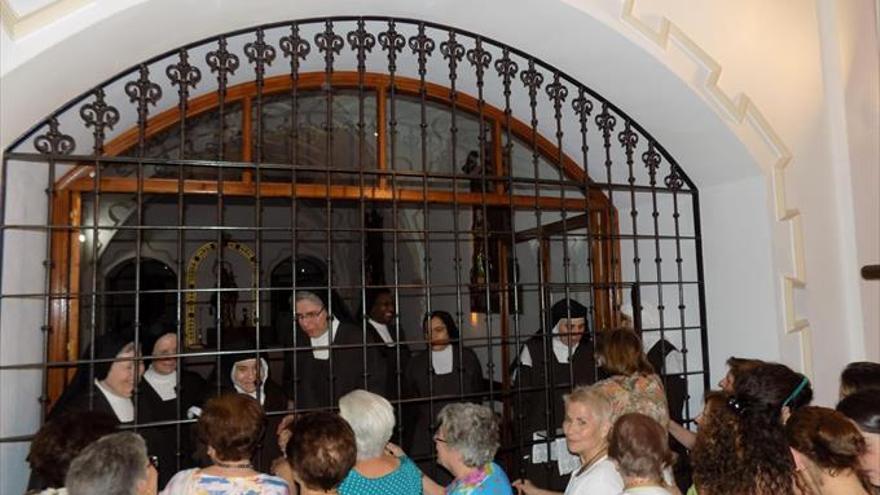 Las carmelitas anuncian su marcha y se llevan a la Virgen del Carmen