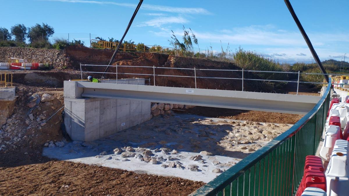 La fase final consiste en la colocación de las vigas.