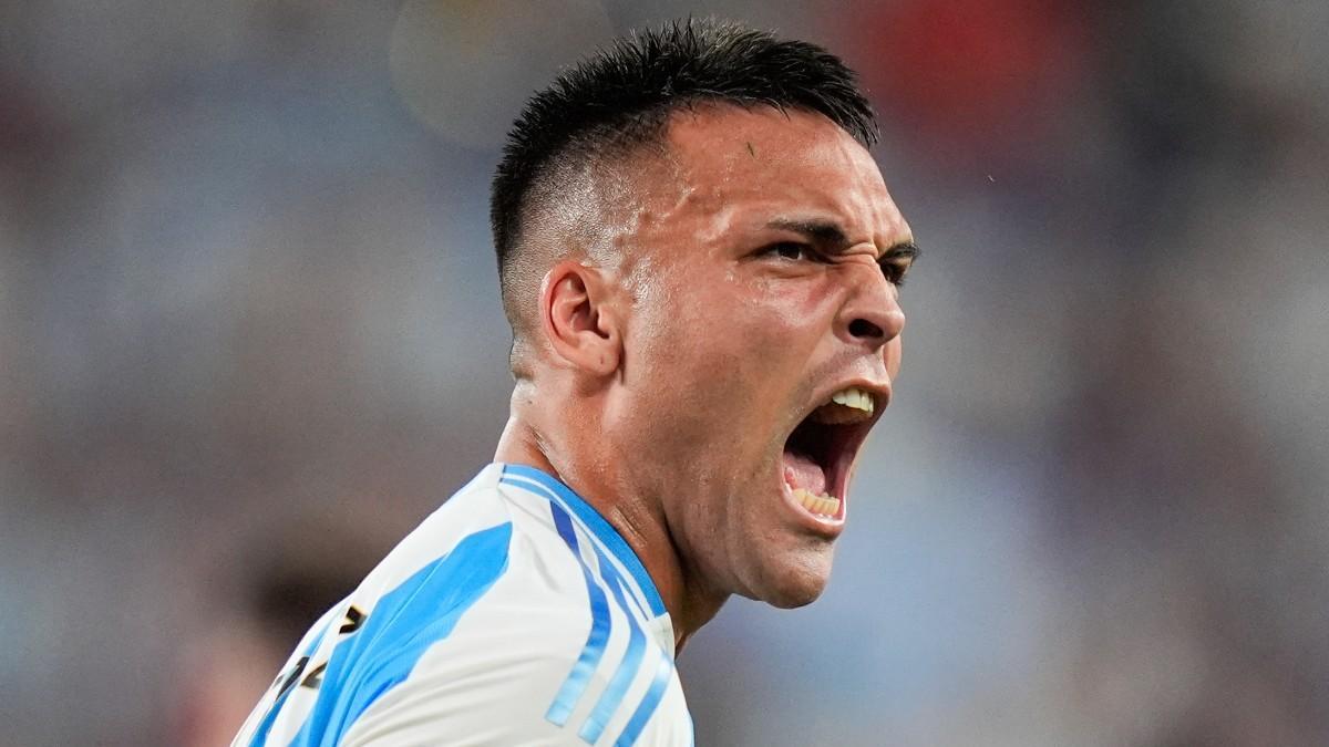 Lautaro Martínez celebra uno de sus goles en la Copa América 2024