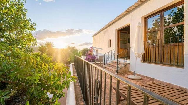 El alojamiento está ubicado en Sant Joan. |  | FOTOS: AGROTURISMO CAN PERE SORD