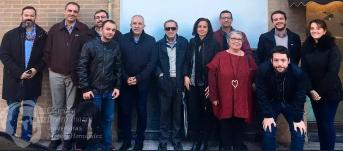 Profesorado de Periodismo de la Universidad Miguel Hernández en el homenaje al profesor Francisco Esteve en 2017.