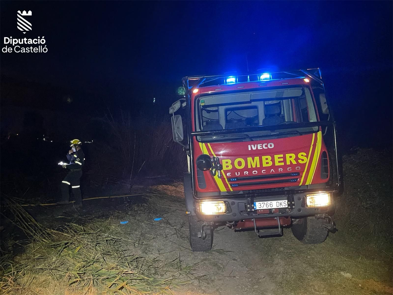 Incendio de vegetación en el riu Millars