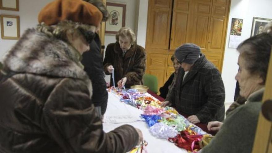 La garganta, protegida todo el año con las cintas de san Blas