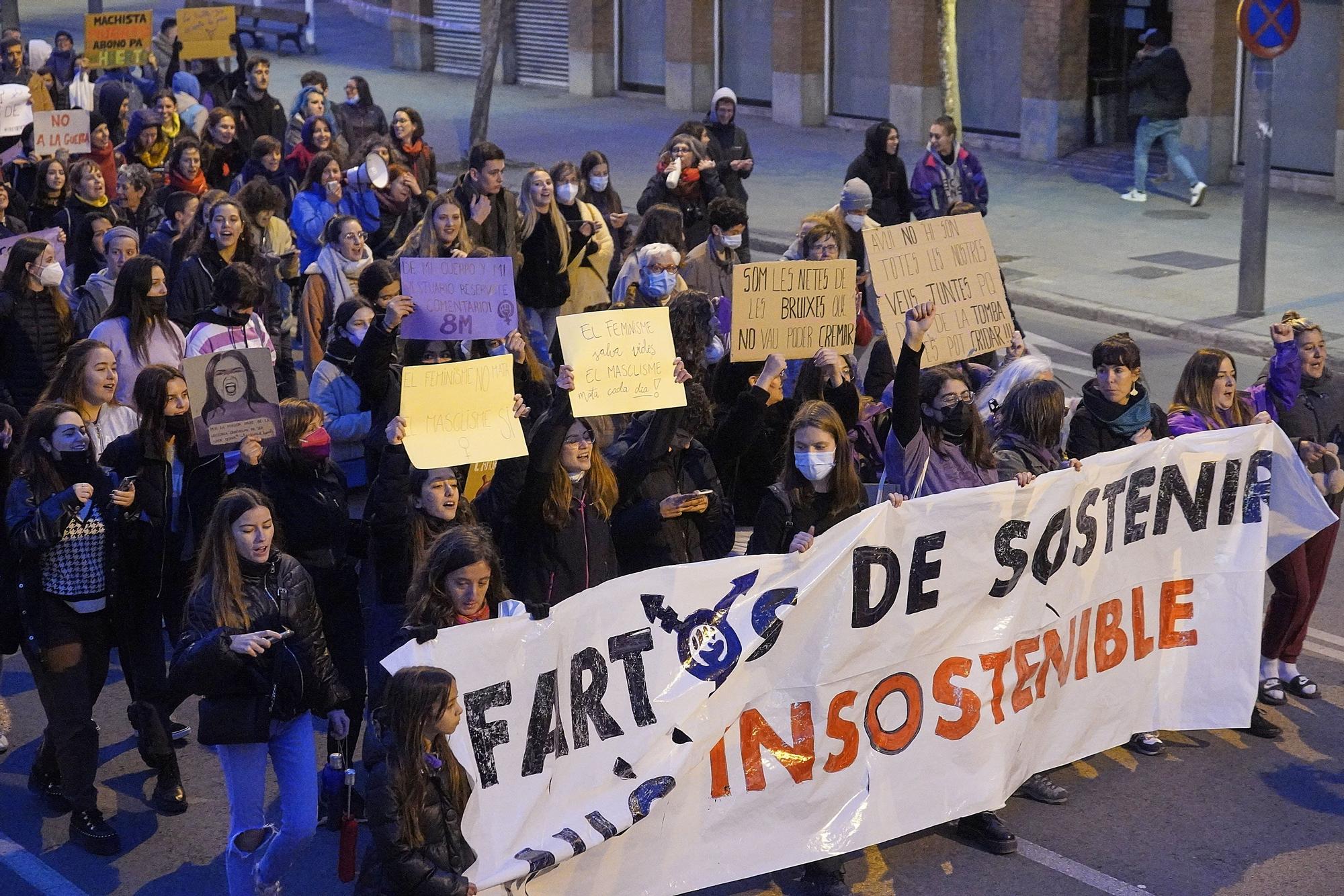 Més de 1.500 persones participen en la manifestació feminista del 8-M a Girona