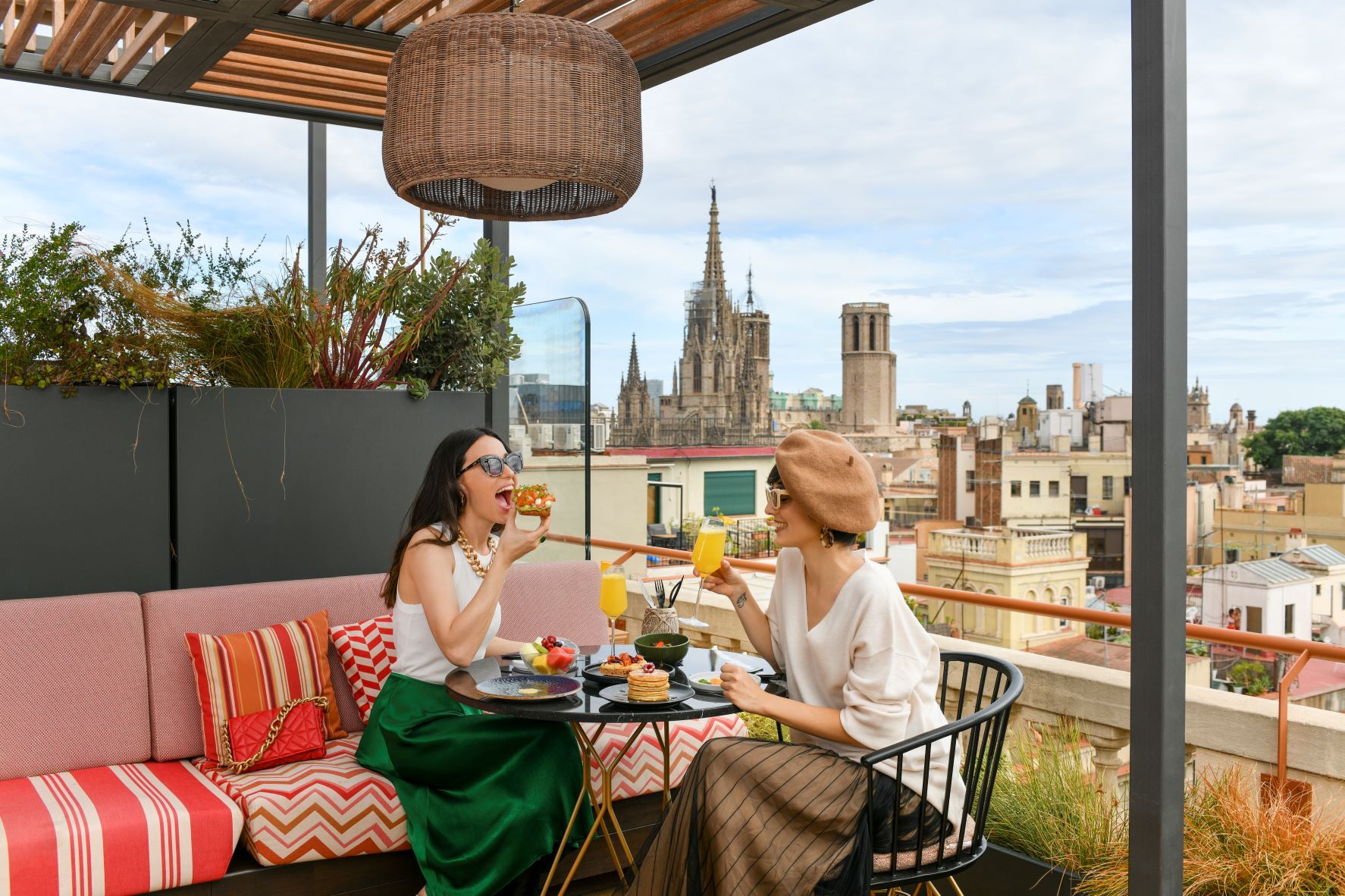 Desayunar, el 'Brunch', comer o cenar... Los hoteles de Barcelona tienen una oferta variada para cada momento del día