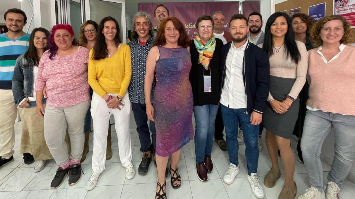 Imagen de archivo de representantes de Podemos en una reunión en Ibiza.