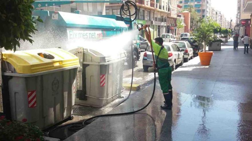 Plan especial de baldeo en Elche para mejorar las aceras