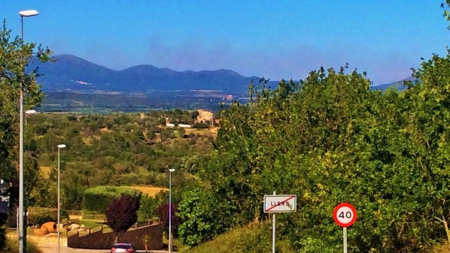 El foc de la Costa Vermella està sota control i vigilat