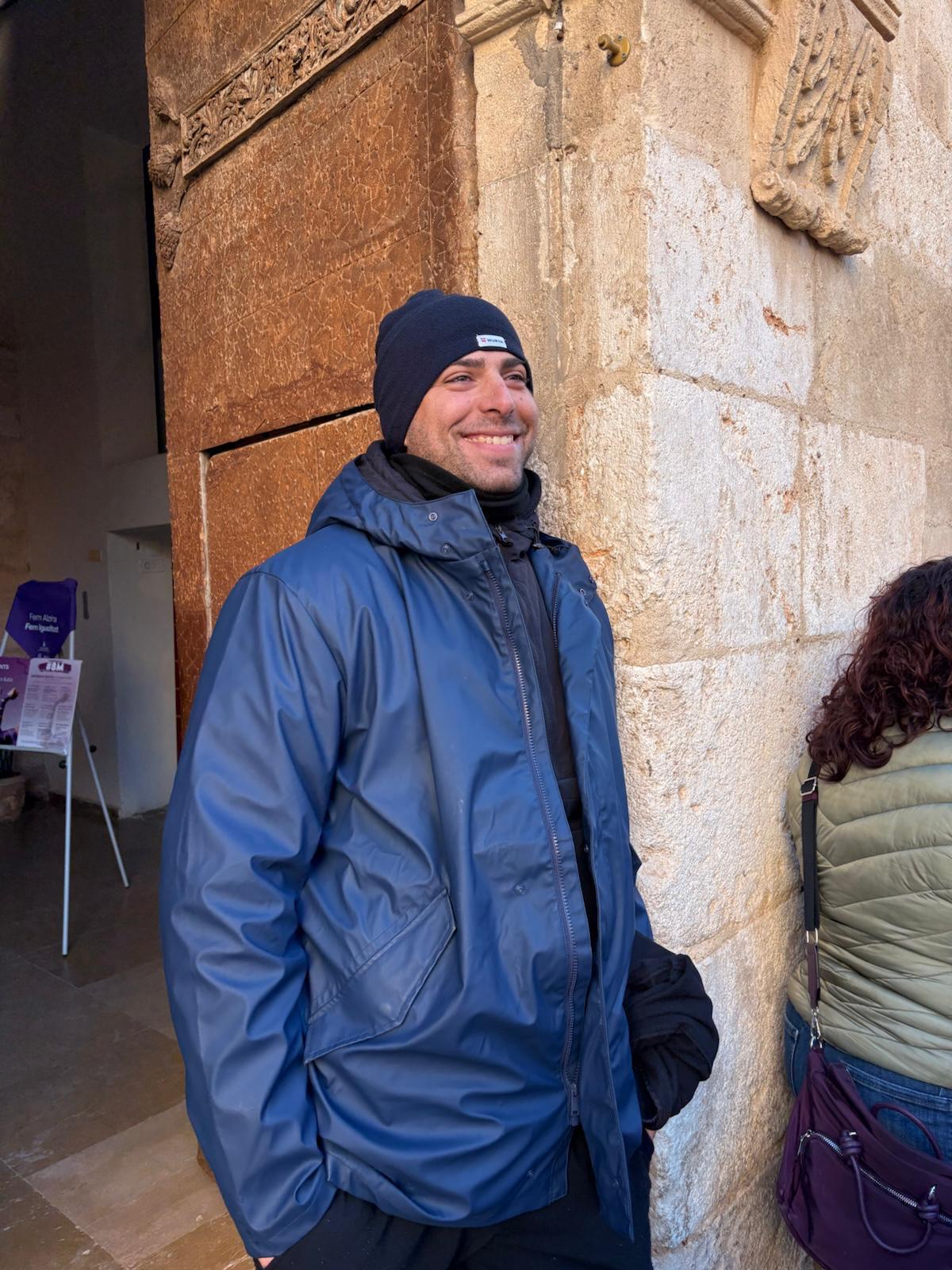 Agustín Grimaldos aguarda desde la medianoche.