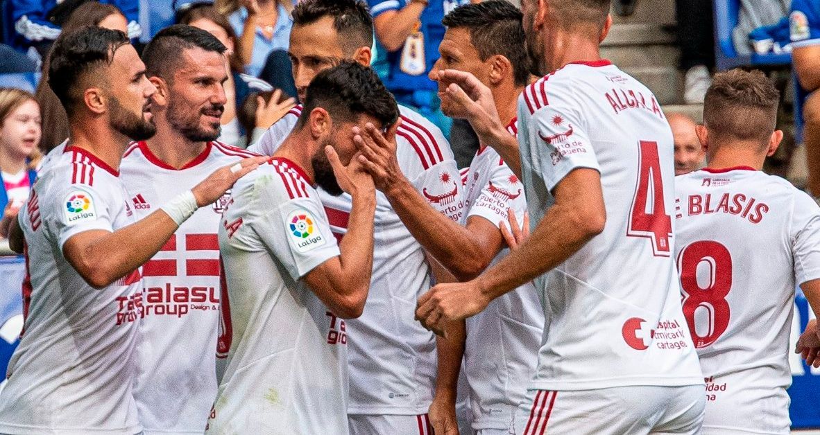 Jugadores del Cartagena celebrando un gol contra el Oviedo