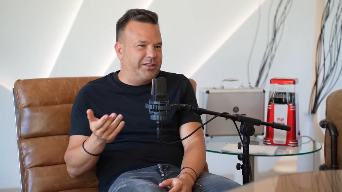 José Elías hablando con Eric Ponce en el pódcast que copresentan "Búscate la vida"