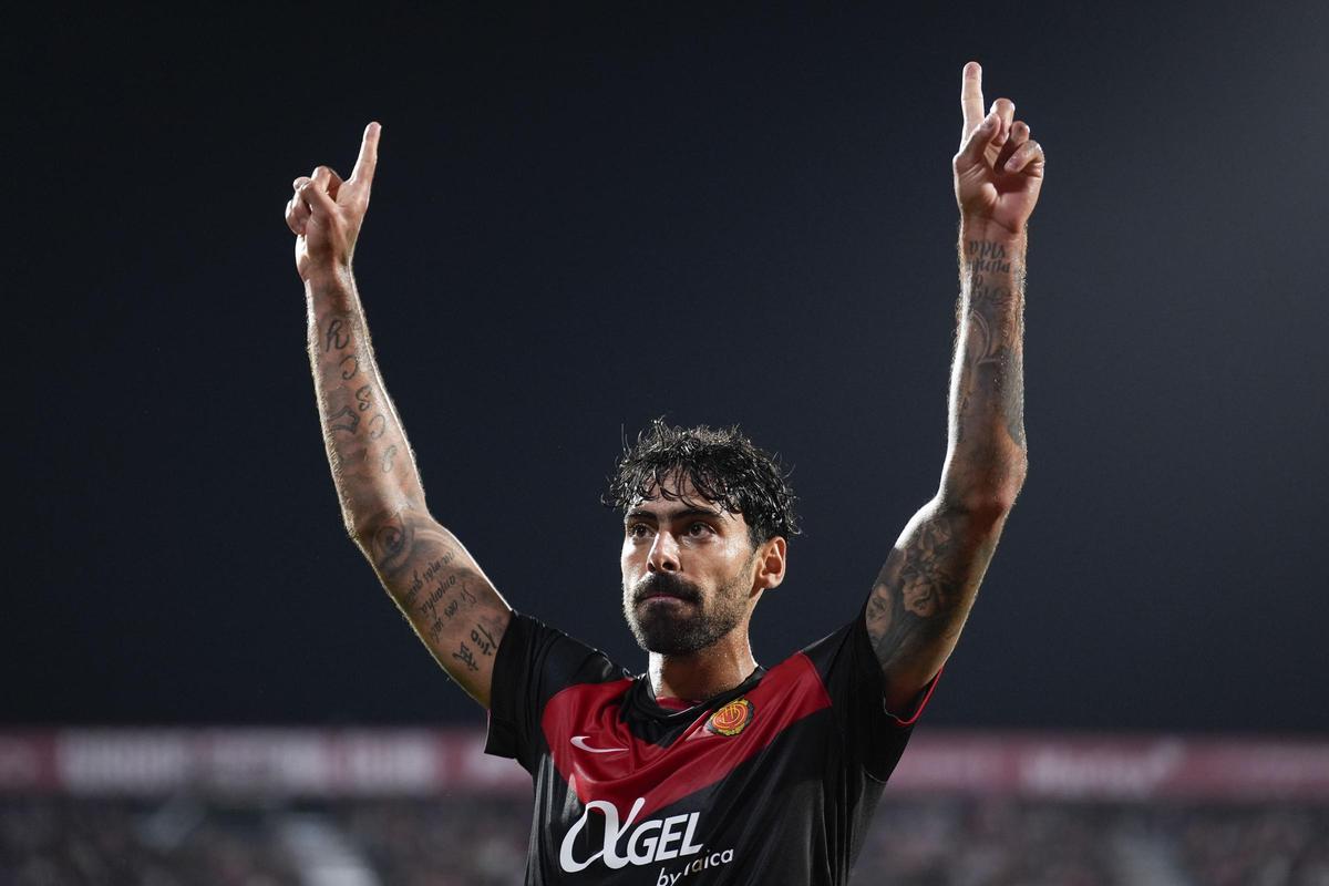 Samu Costa celebra el gol que le dio la victoria al Mallorca ante el Girona, en Montilivi.