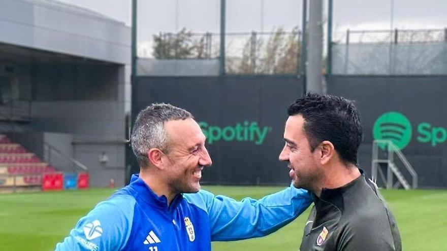 Reencuentro entre Xavi y Santi Cazorla en la resaca copera del Oviedo