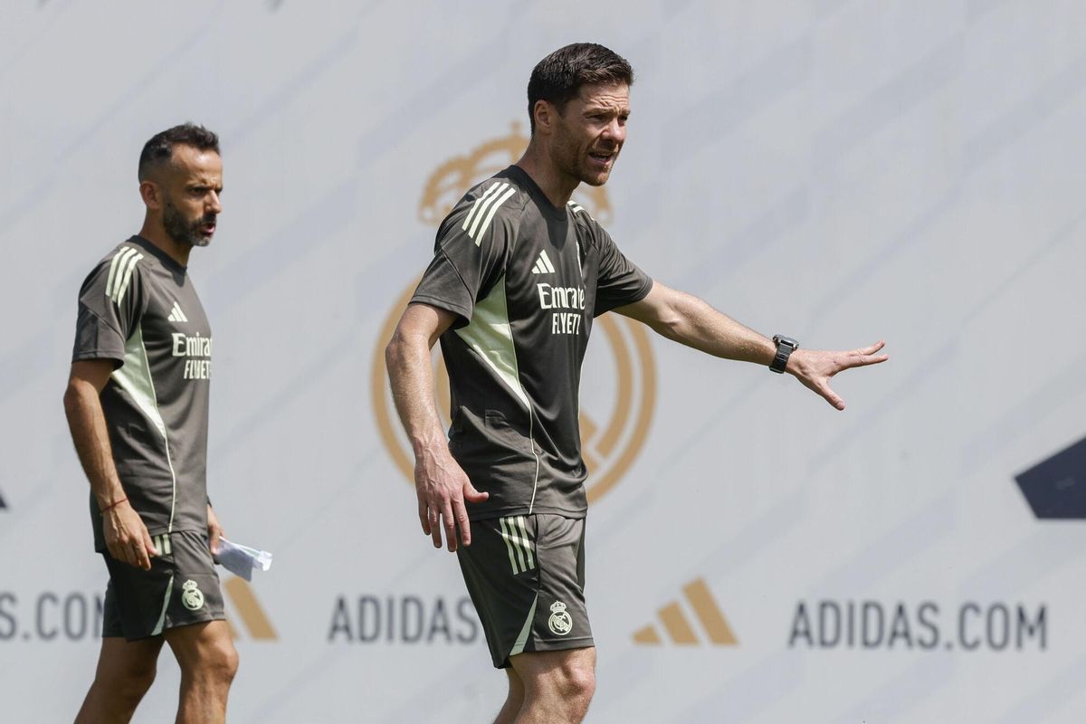 El entrenador del Real Madrid, Xabi Alonso, durante un entrenamiento del equipo en  Madrid. EFE/ RealMadrid  SOLO USO EDITORIAL/SOLO DISPONIBLE PARA ILUSTRAR LA NOTICIA QUE ACOMPAÑA (CRÉDITO OBLIGATORIO). (REAL MADRID)