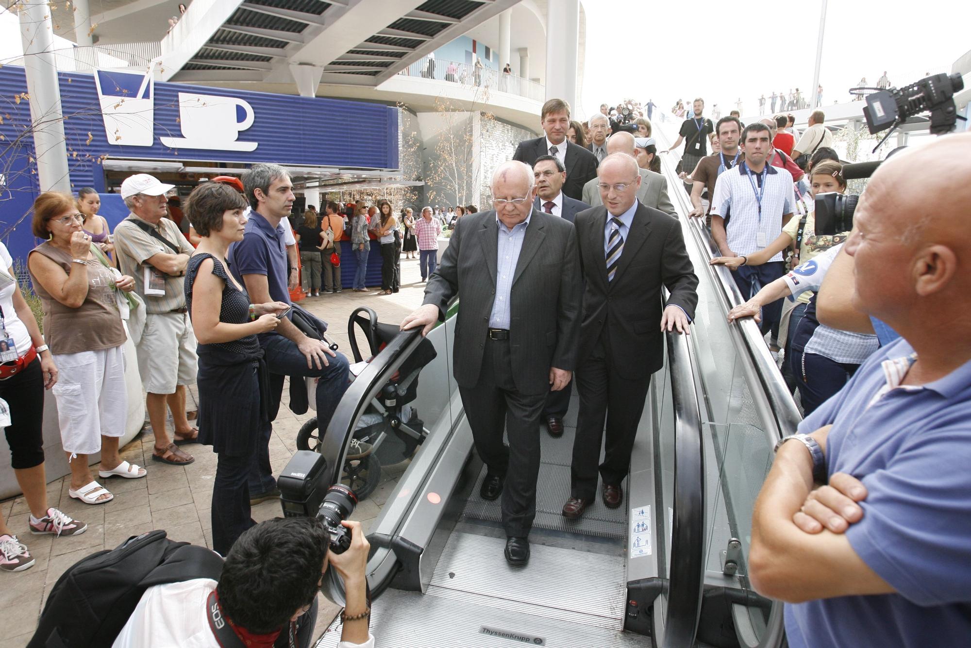 Así fue la visita de Gorbachov a Zaragoza durante la Expo 2008