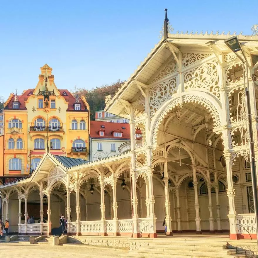 Karlovy Vary, la ciudad balneario del centro de Europa que adoran los mayores de 70