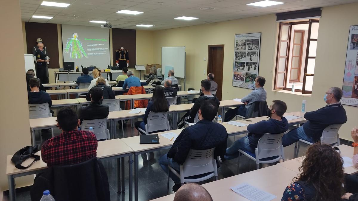 Agentes asistiendo al curso para utilizar correctamente las &#039;Taser&#039;.