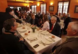 Los restaurantes asturianos, a rebosar de reservas hasta enero, detectan un cambio en las costumbres: "Ahora arrasan las comidas en vez de las cenas"