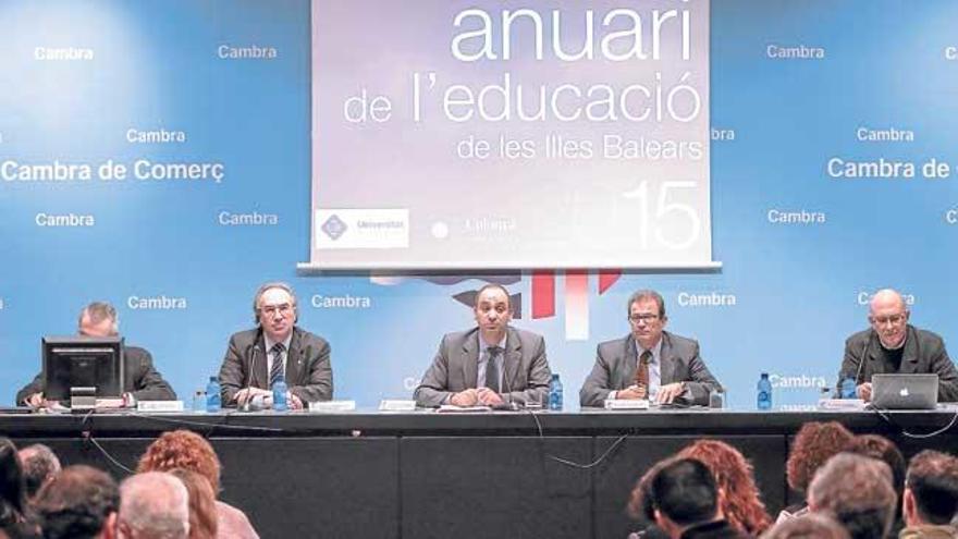 Martí March, Josep A. Cifre, Llorenç Huguet y Lluís Ballester presentaron ayer el Anuari.