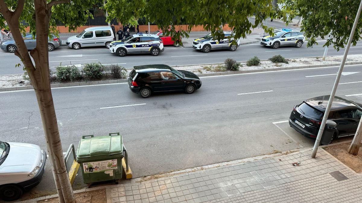 Vecinos de la avenida Vila-real de Castellón recogen firmas para exigir el traslado de un centro de asistencia a drogodependientes