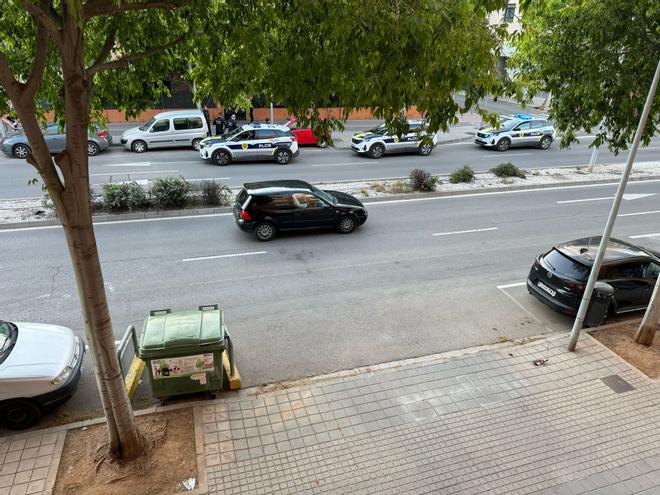 Vecinos de la avenida Vila-real de Castellón recogen firmas para exigir el traslado de un centro de asistencia a drogodependientes