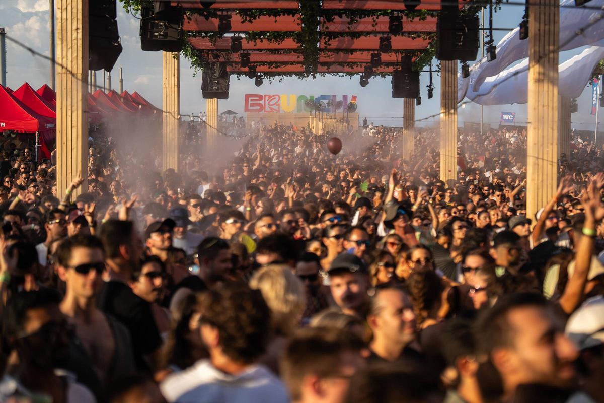 Asistentes al primer día del Brunch Elektronik Festival en Barcelona Asistentes al primer día del Brunch Elektronik Festival en Barcelona